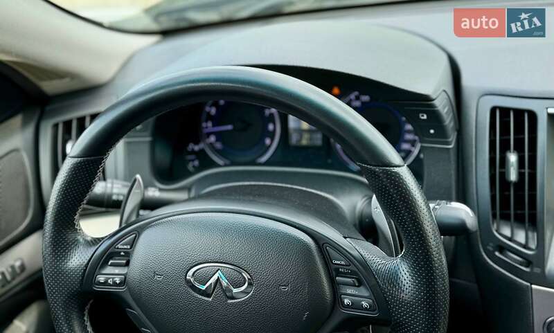 Седан Infiniti G25 2012 в Киеве