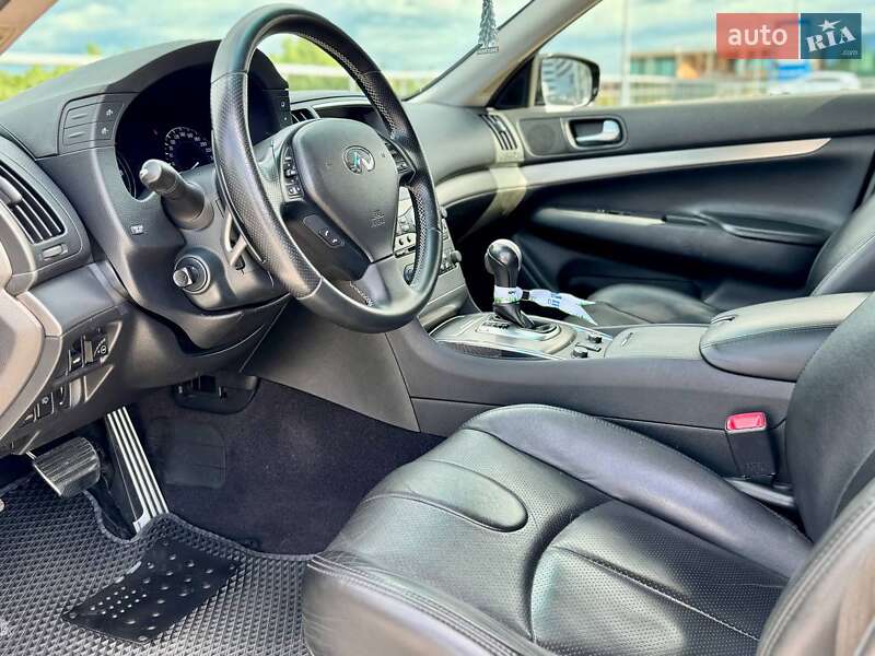 Седан Infiniti G25 2012 в Киеве