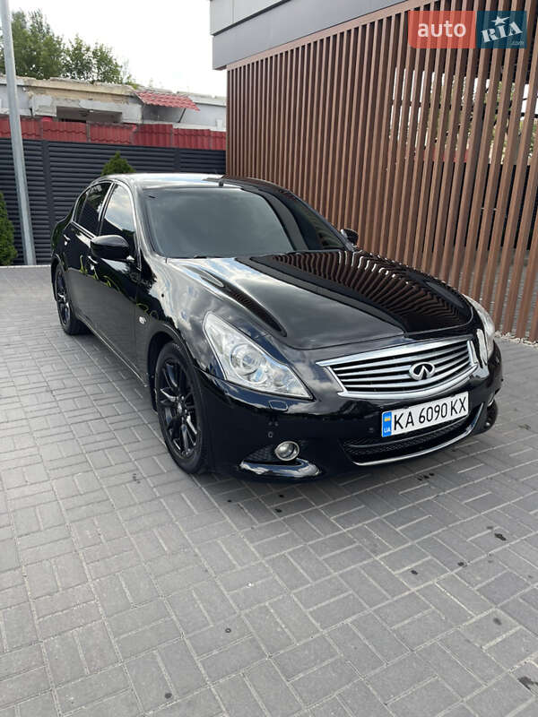 Седан Infiniti G25 2010 в Золотоноше