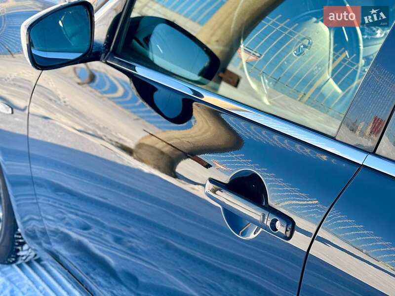 Седан Infiniti G25 2012 в Києві