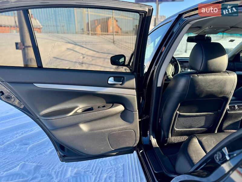 Седан Infiniti G25 2012 в Києві