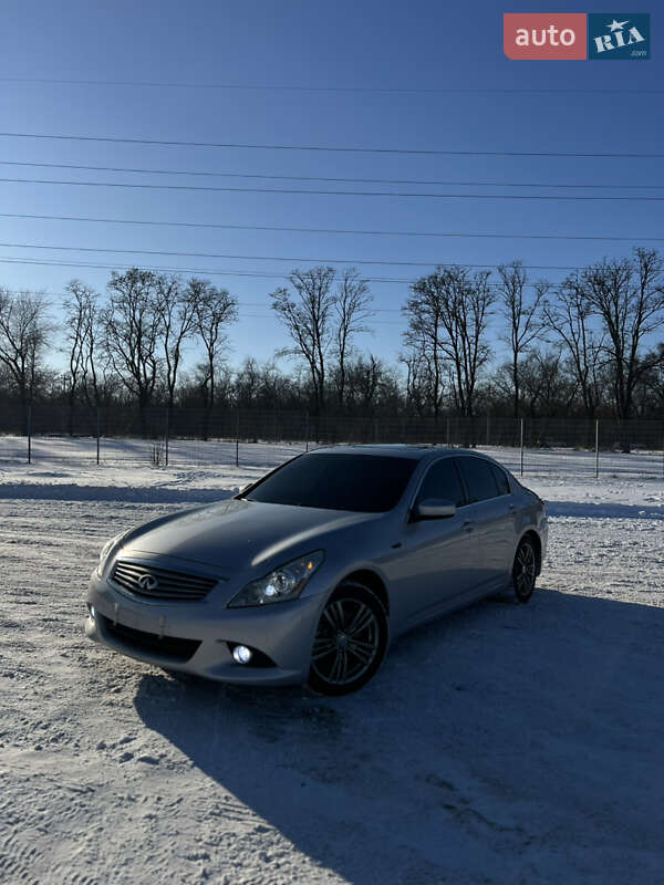 Infiniti G25 2011