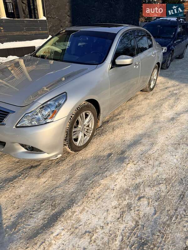 Седан Infiniti G25 2010 в Киеве