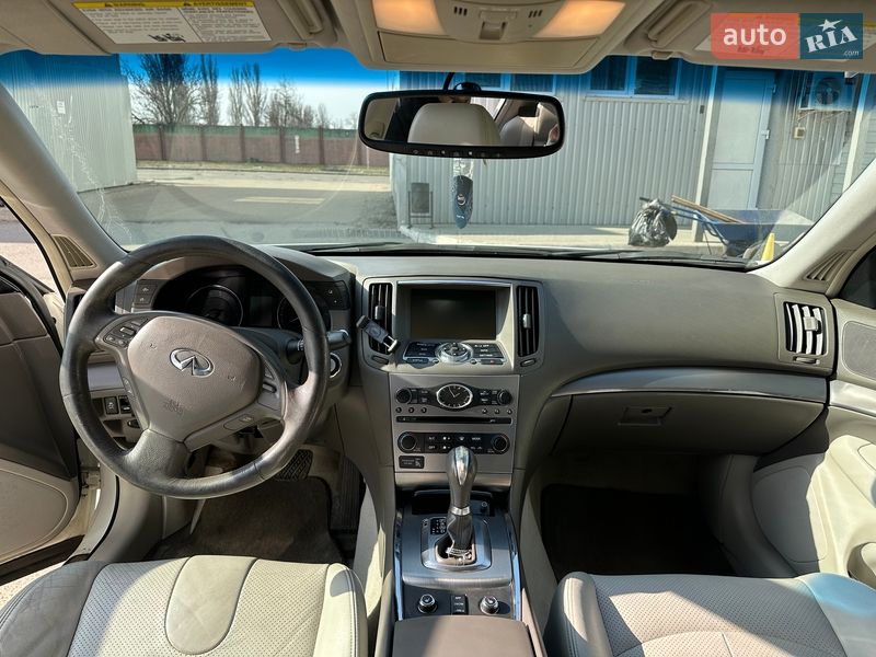 Седан Infiniti G25 2010 в Киеве