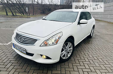 Седан Infiniti G37 2013 в 