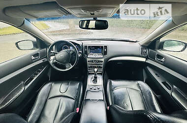 Седан Infiniti G37 2013 в 