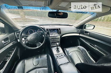 Седан Infiniti G37 2013 в 