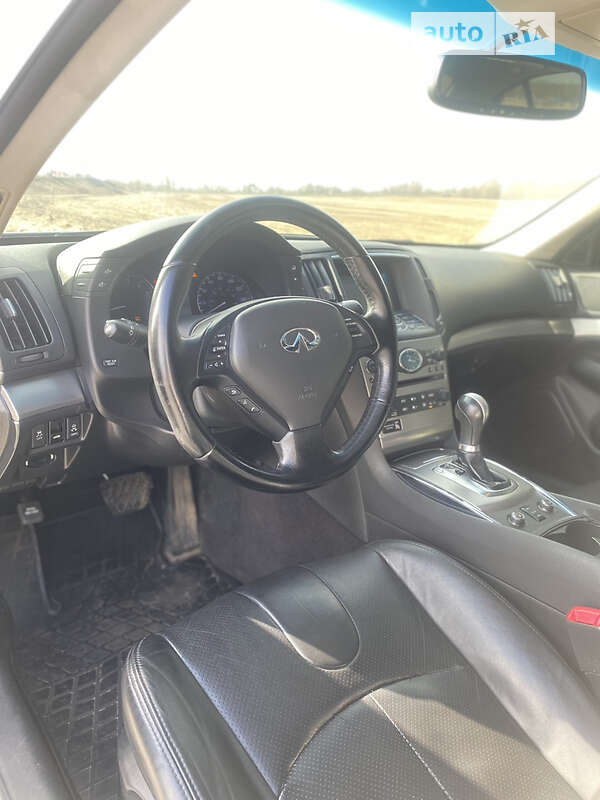 Седан Infiniti G37 2012 в Чернигове