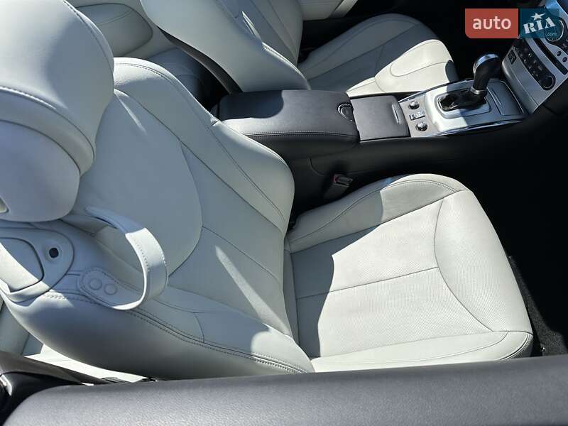 Кабриолет Infiniti G37 2011 в Киеве