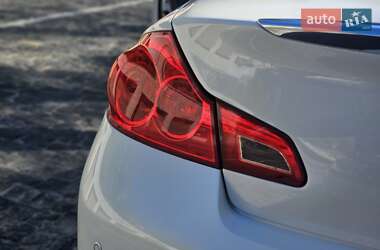 Седан Infiniti G37 2011 в 