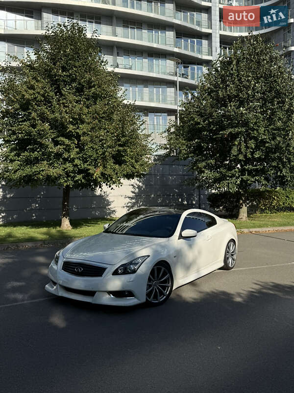 Купе Infiniti G37 2009 в Києві