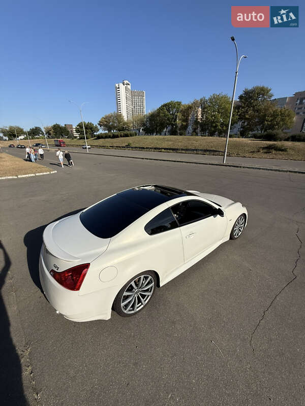 Купе Infiniti G37 2009 в Києві