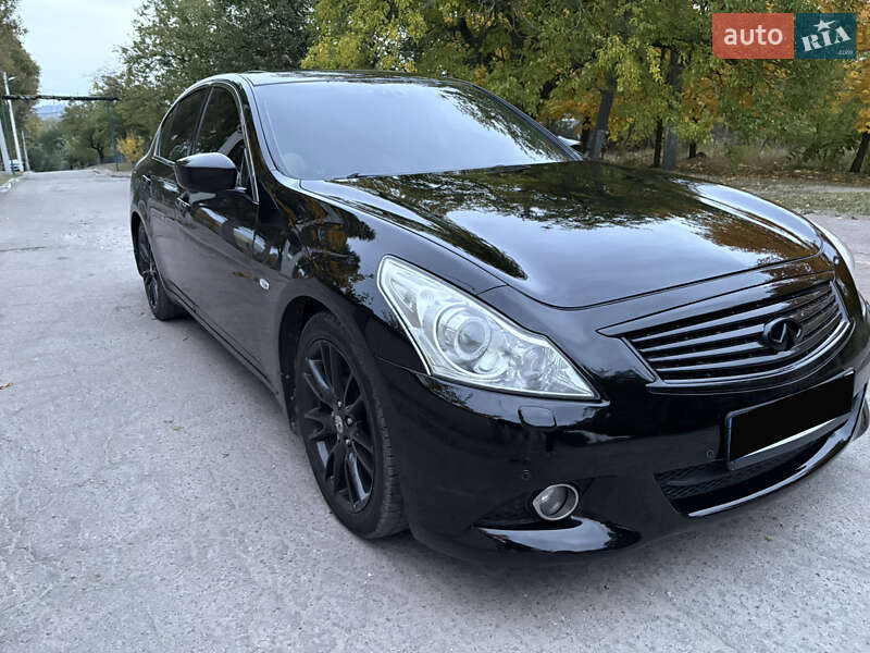 Седан Infiniti G37 2010 в Дніпрі