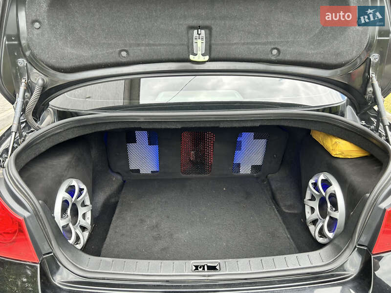 Седан Infiniti G37 2010 в Дніпрі