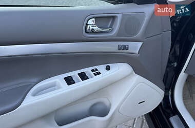 Купе Infiniti G37 2011 в 