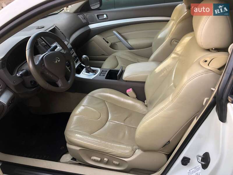 Купе Infiniti G37 2008 в Києві