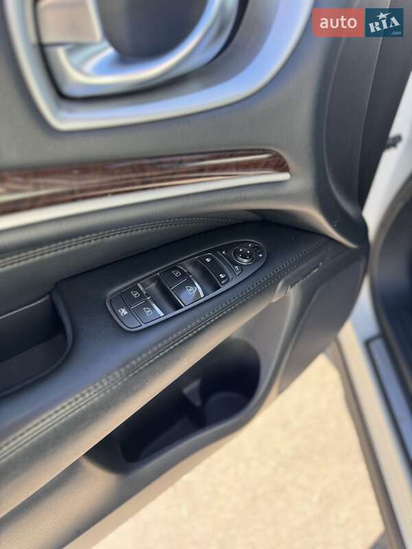 Позашляховик / Кросовер Infiniti JX35 2013 в Києві