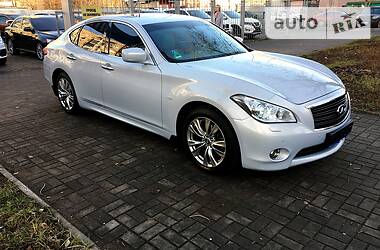 Infiniti M25 2013