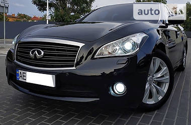 Infiniti M25 2010