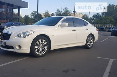 Infiniti M25 2012