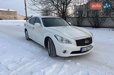 Седан Infiniti M25 2011 в Краснограді