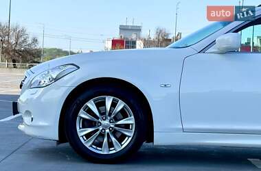 Седан Infiniti M25 2012 в 