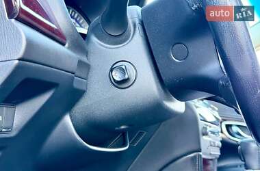 Седан Infiniti M25 2012 в 