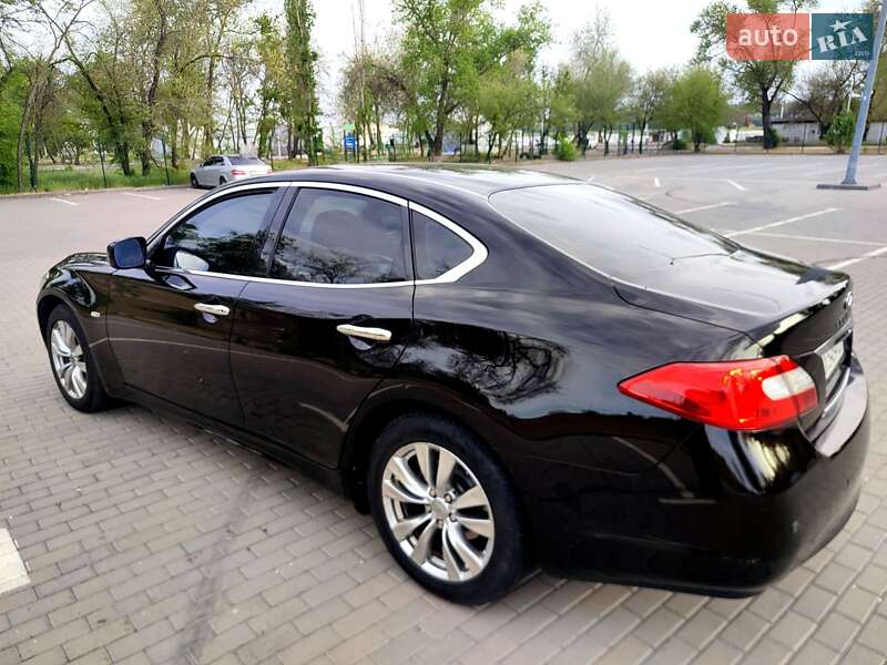 Седан Infiniti M25 2012 в Запоріжжі