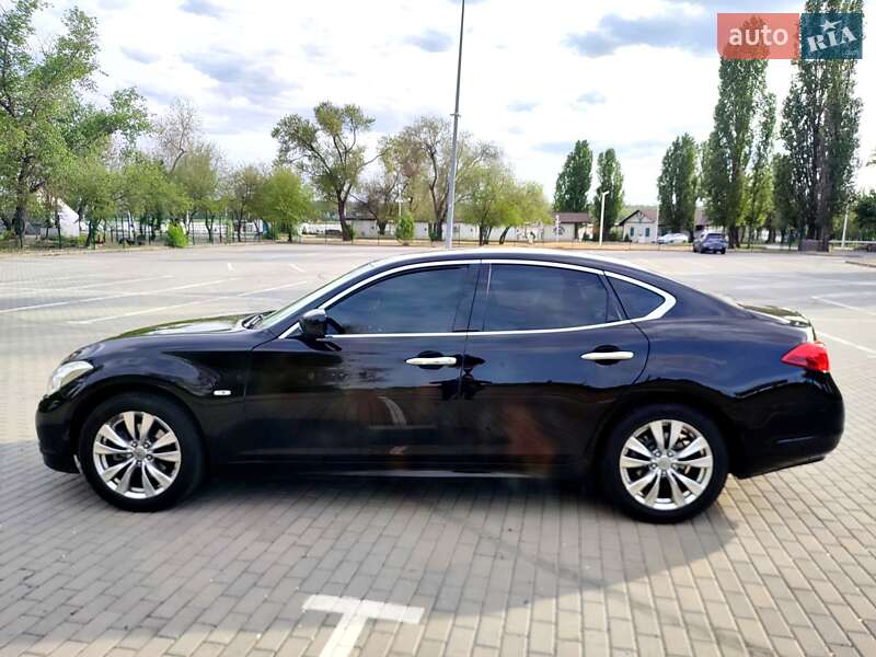 Седан Infiniti M25 2012 в Запоріжжі