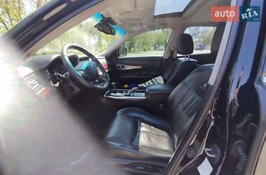 Седан Infiniti M25 2012 в 