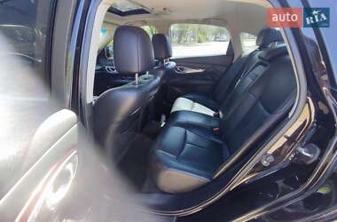 Седан Infiniti M25 2012 в 