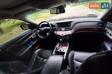 Седан Infiniti M25 2012 в 