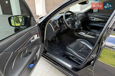 Седан Infiniti M25 2012 в 