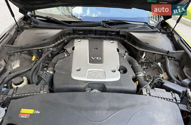 Седан Infiniti M25 2012 в 