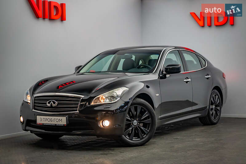 Infiniti M25 2010