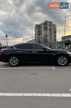 Седан Infiniti M25 2013 в 
