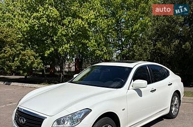 Седан Infiniti M25 2013 в Кривом Роге