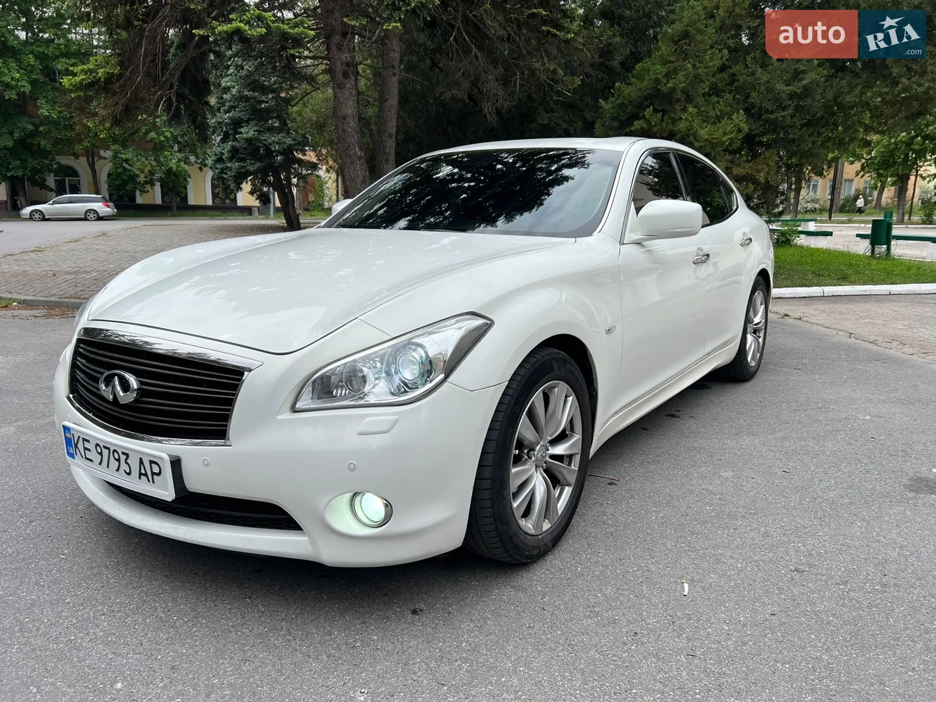Infiniti M25 2011