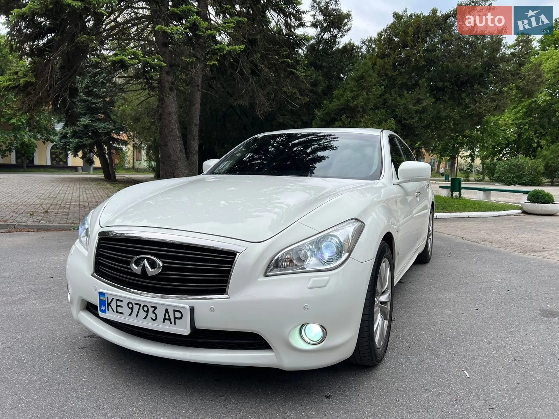 2011 Infiniti M - мініатюра 2