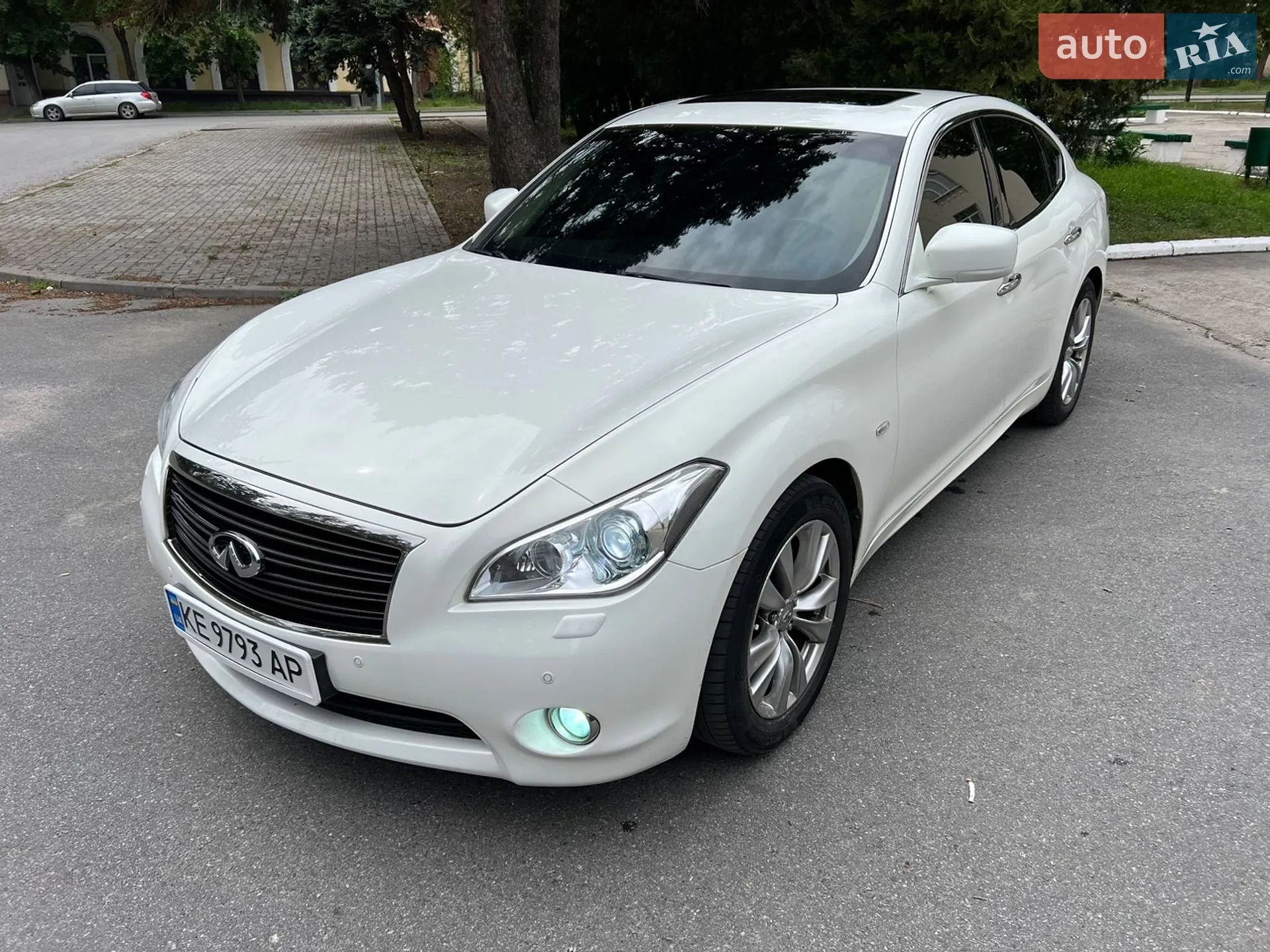 2011 Infiniti M - мініатюра 3