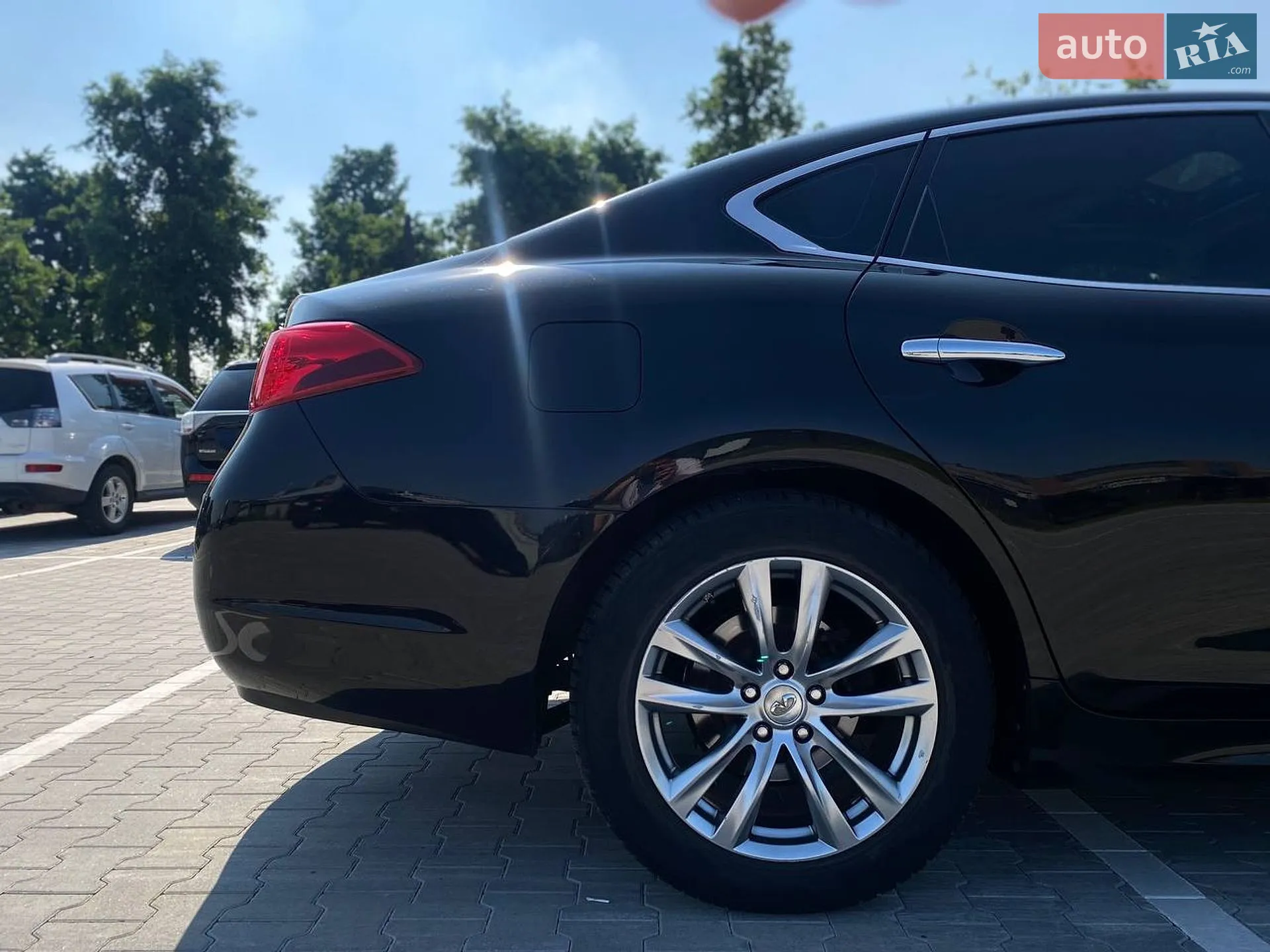 2011 Infiniti M - мініатюра 14