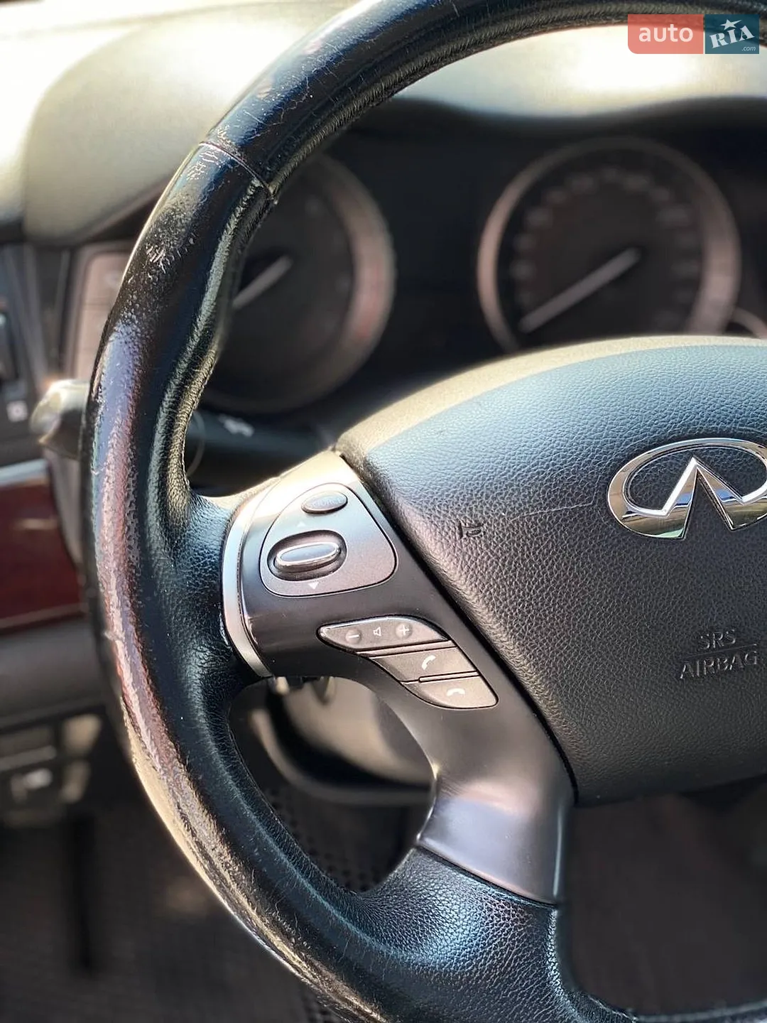 2011 Infiniti M - мініатюра 28