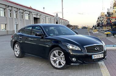 Седан Infiniti M30 2013 в 