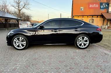 Седан Infiniti M30 2010 в 