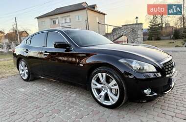 Седан Infiniti M30 2010 в 