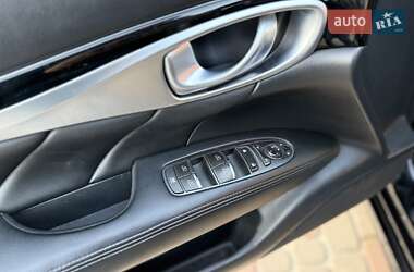 Седан Infiniti M30 2010 в 