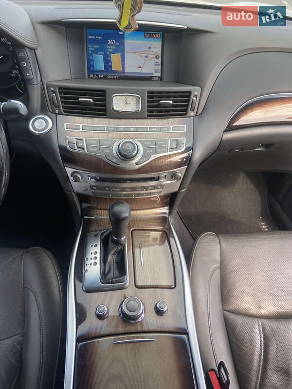 Седан Infiniti M30 2011 в Львові