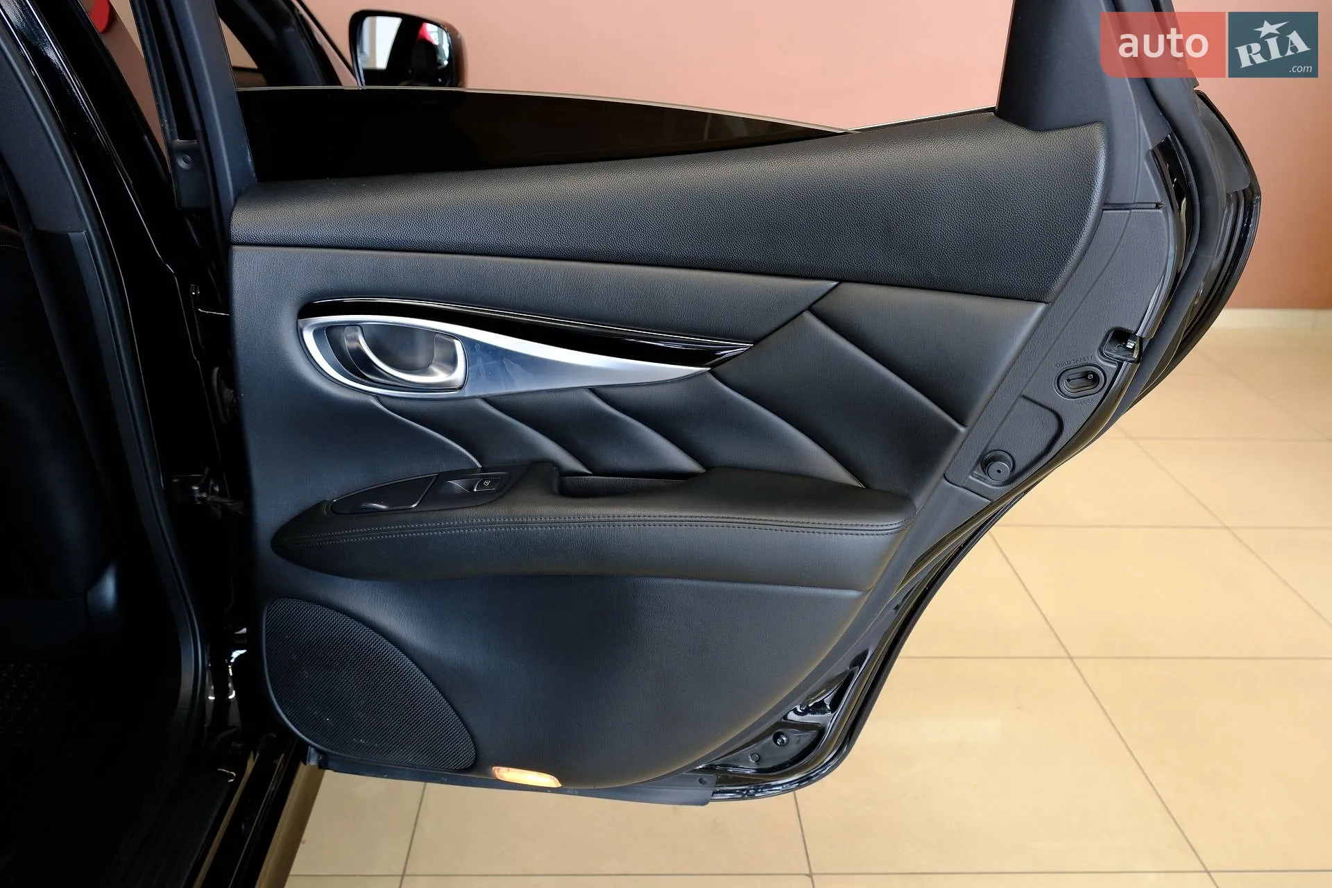 2013 Infiniti M - мініатюра 39