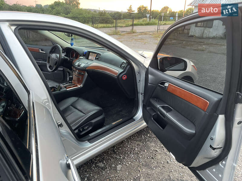 Седан Infiniti M35 2007 в Валках