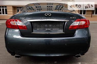 Седан Infiniti M37 2013 в 